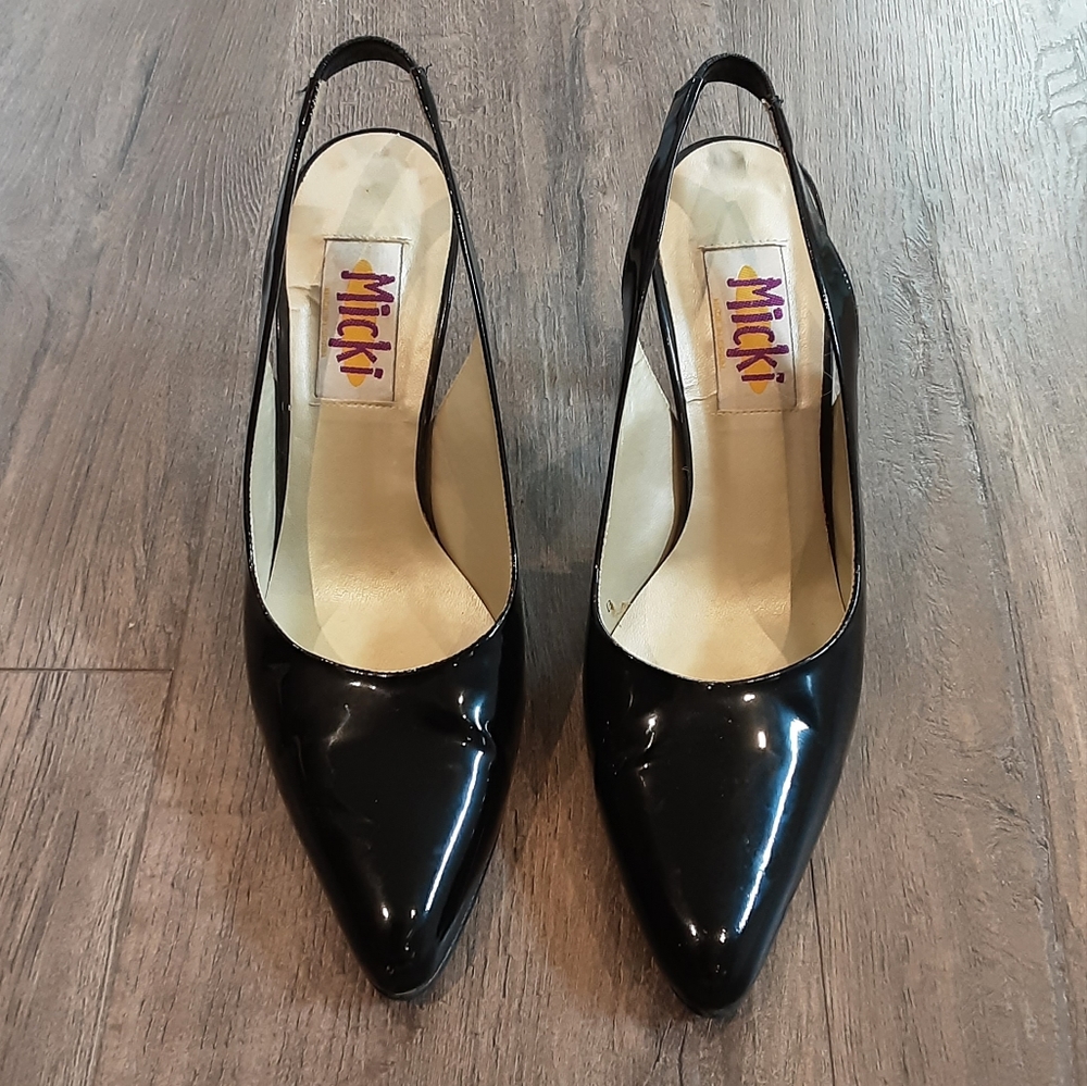 BLACK PATENT SLINBACK HEELS 9